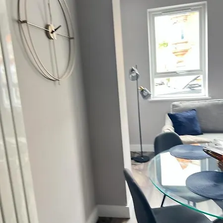 Central Belfast Modern Apartment Great Location Free Parking Exterior photo