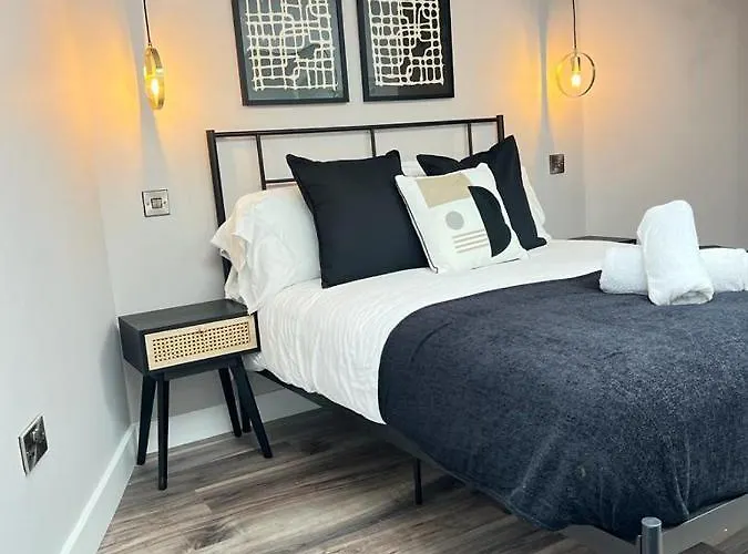 Central Belfast Modern Apartment Great Location Free Parking